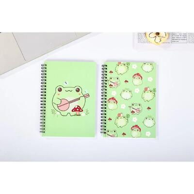 ブラック スパイラル ハードカバー ノートブックはスパイラル綴じの耐久性のあるハードカバーが特徴で、アーティストのスケッチやメモを取るのに最適です。