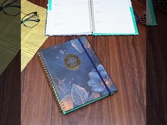 毎日の振り返りの芸術：思考と記憶のための手書きノート